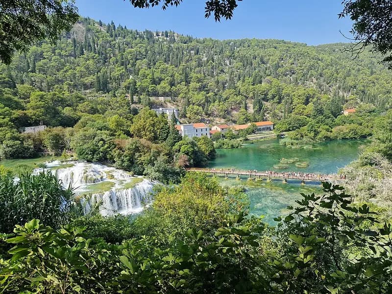 Slapovi i zelenilo Nacionalnog parka Krka