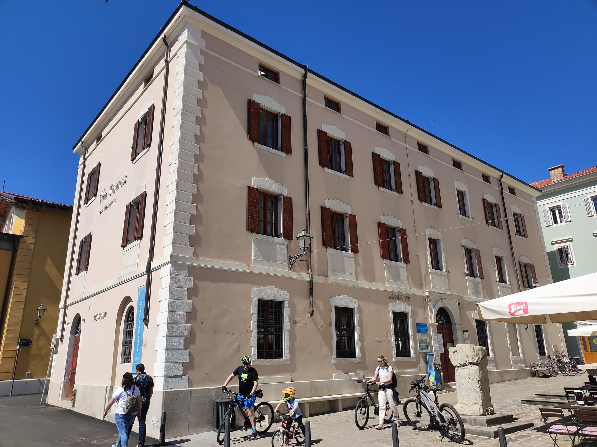 Vila Piranesi, zgrada Akvarija Piran