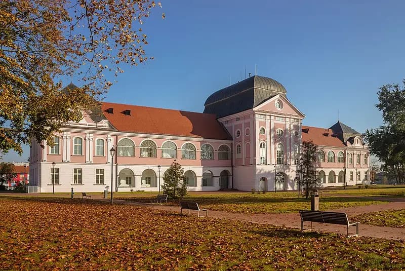 Dvorac Pejačević i park u Virovitici