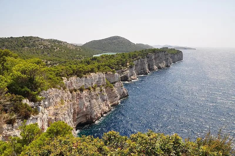 Strme morske litice Telašćice